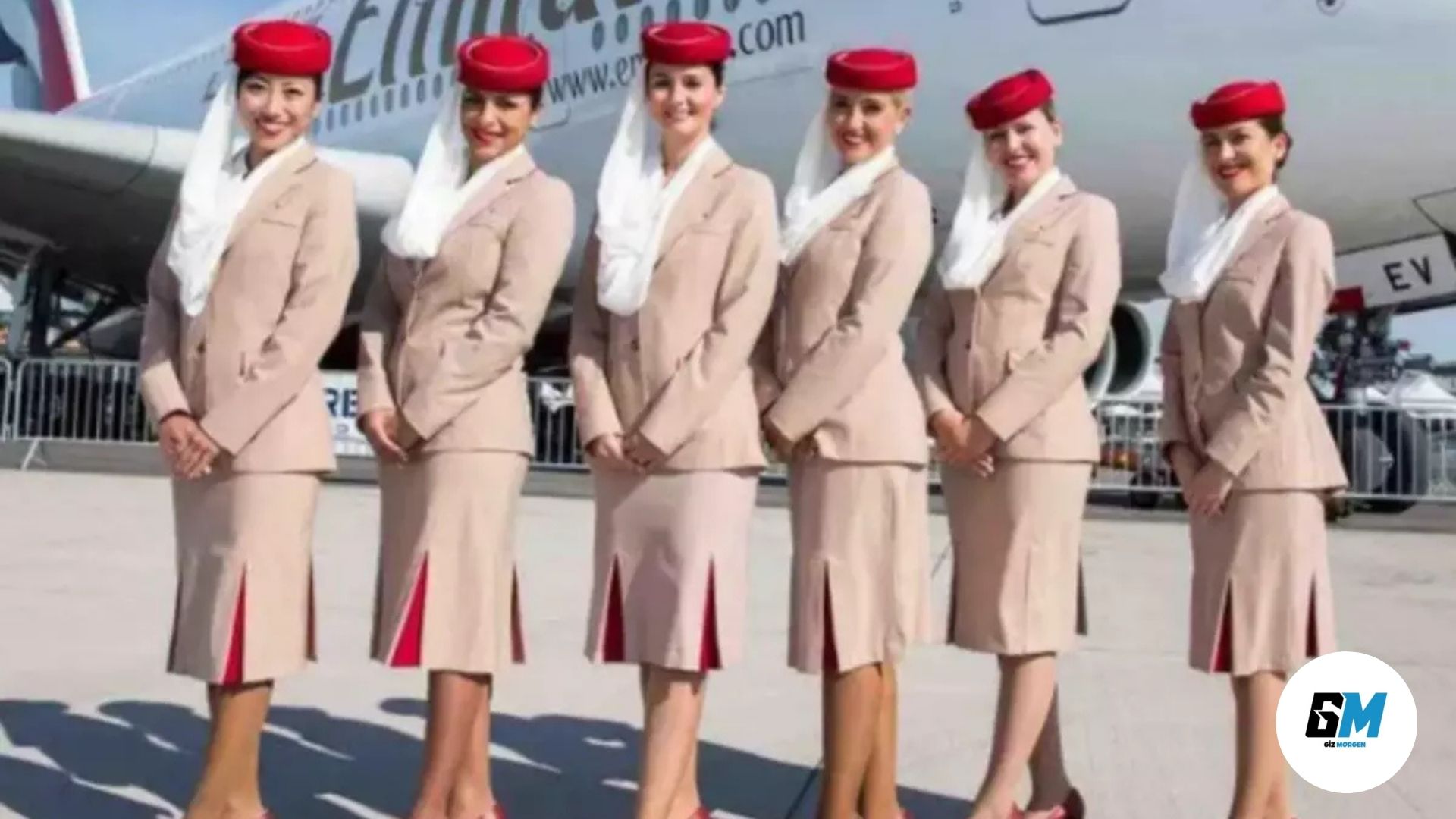 Emirates Stewardess tot