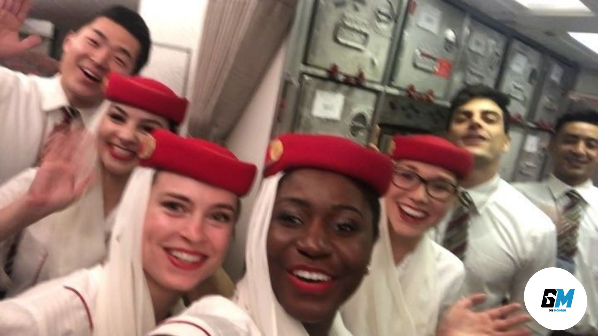 Emirates Stewardess tot